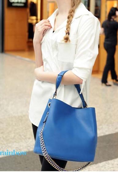 หมดค่ะ กระเป๋าแบรนด์ดัง Axixi รุ่น10057 สีน้ำเงินSapphire Blue สดใส มีกระเป๋าภายใน สะพาย คล้องแข